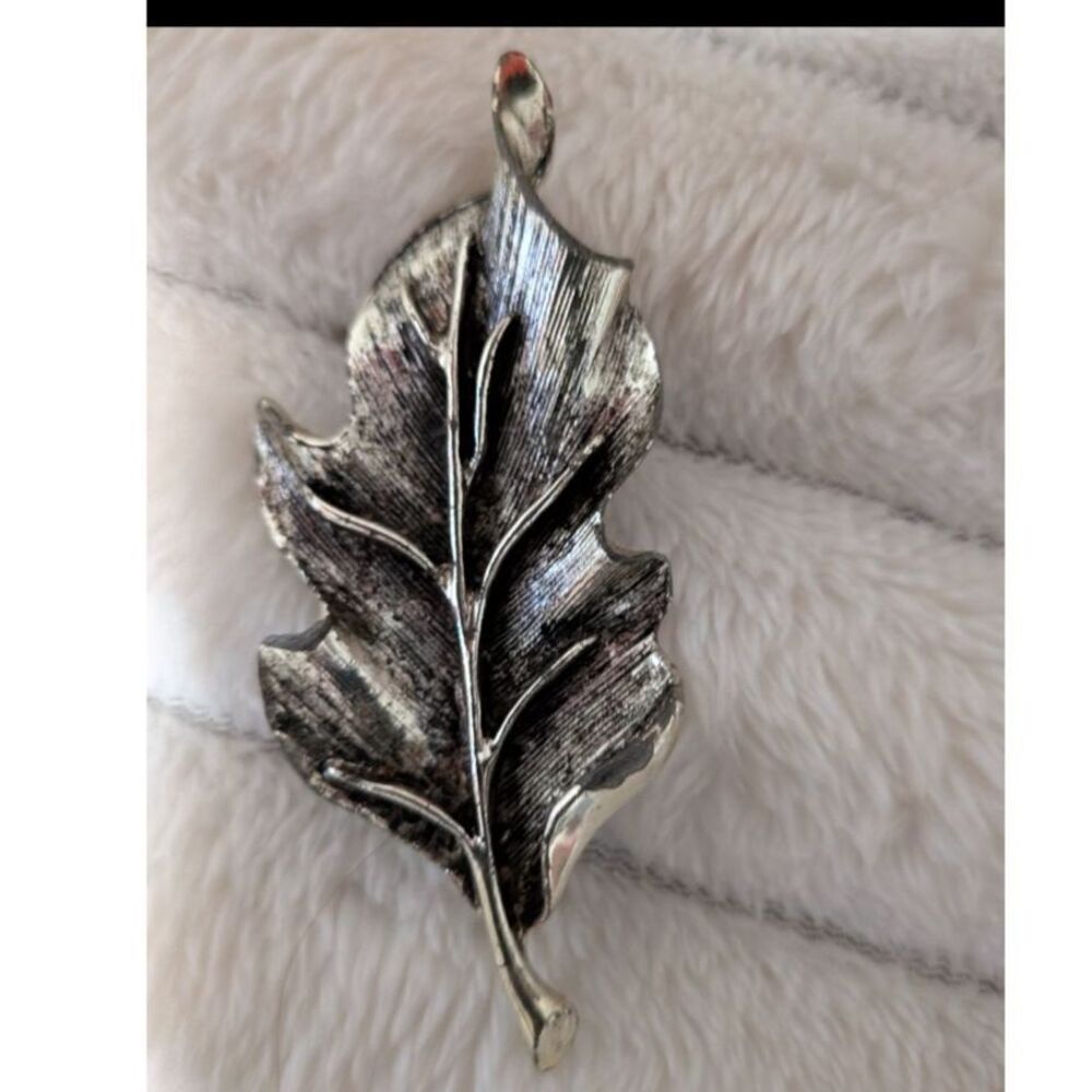 Vintage TARA Signed Silver Tone Botanical Oak Leef Brooch Pin